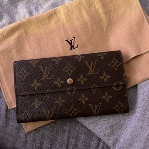 LOUIS VUITTON INTERNATIONAL WALLET
